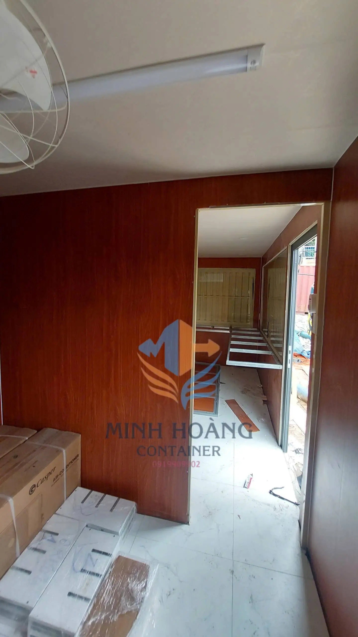 Container Cafe 20 Feet Vàng Nhạt Chia 2 Phòng + Ốp Gỗ Hiện Đại